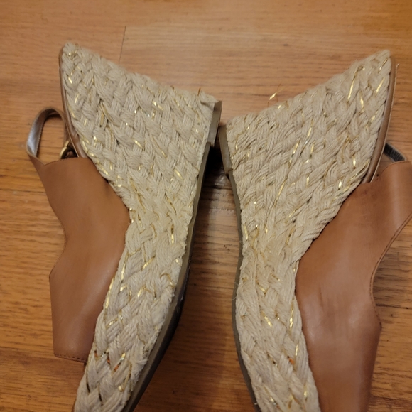 Size 9 camel wedges - Picture 2 of 4
